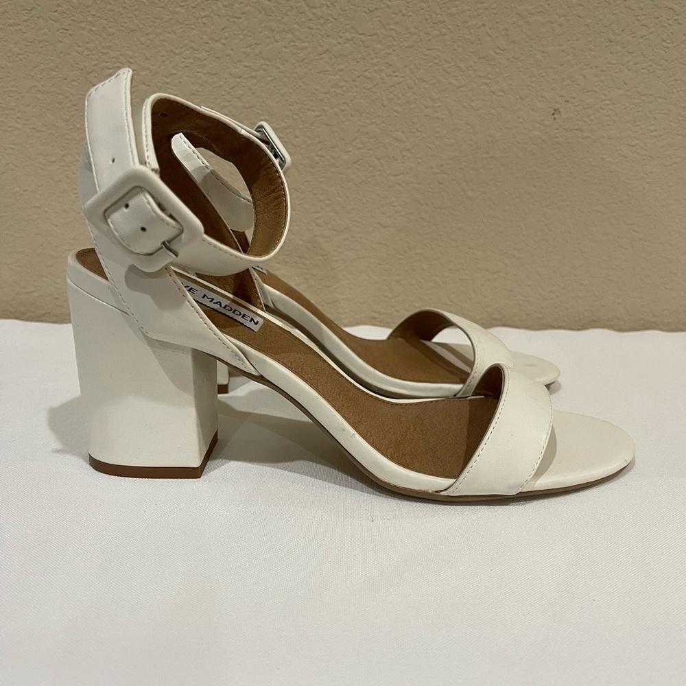 Steve Madden white summer sandal